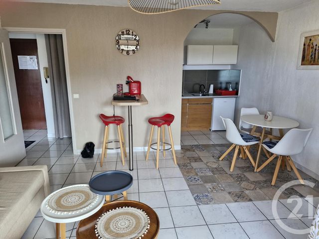 Appartement à vendre - 2 pièces - 45.0 m2 - SIX FOURS LES PLAGES - 83 - PROVENCE-ALPES-COTE-D-AZUR - Century 21 Agence Du Bord De Mer